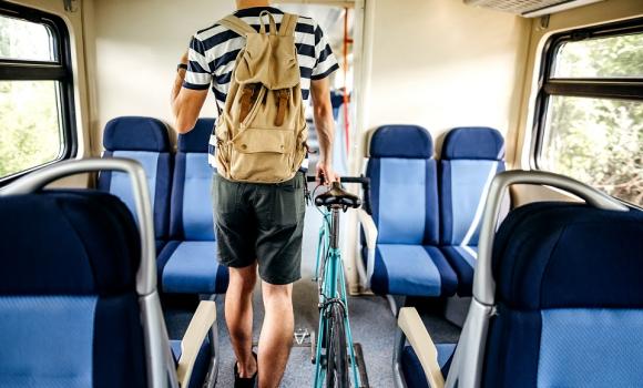 Rower w pociągu - ile kosztuje przewóz roweru w PKP? [Porównanie]