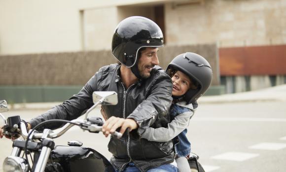 Przewożenie dziecka na motocyklu - o czym warto pamiętać?