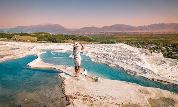 W basenie z Kleopatrą. Pamukkale, Turcja i wapienne tarasy, które warto zobaczyć