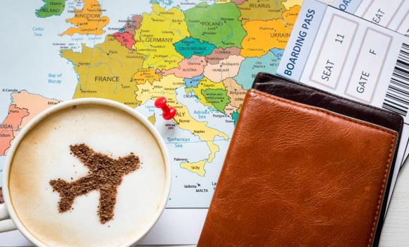 Latasz za kawą? Cappuccino w Rzymie kosztuje od 5 zł, w Amsterdamie nawet 30 zł
