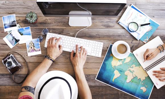 Wakacje z biurem podróży czy na własną rękę?